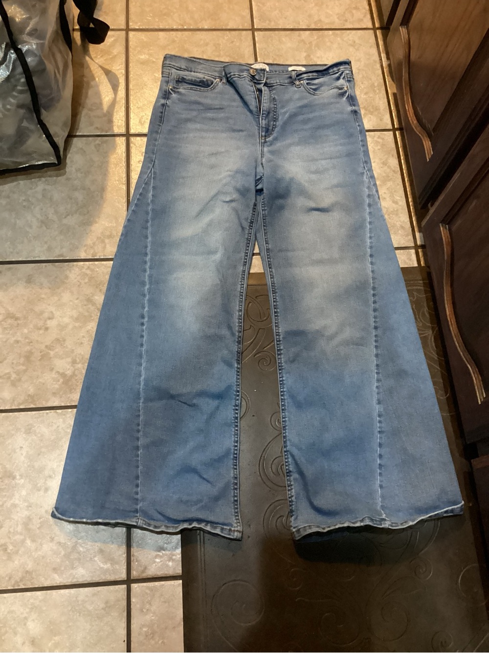 High-Rise Wide Leg Jeans in Light Blue